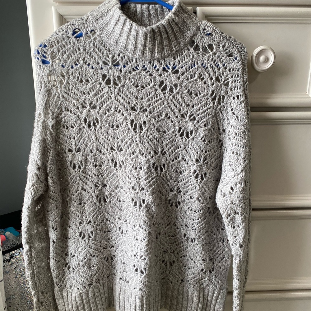 American Eagle gray sweater